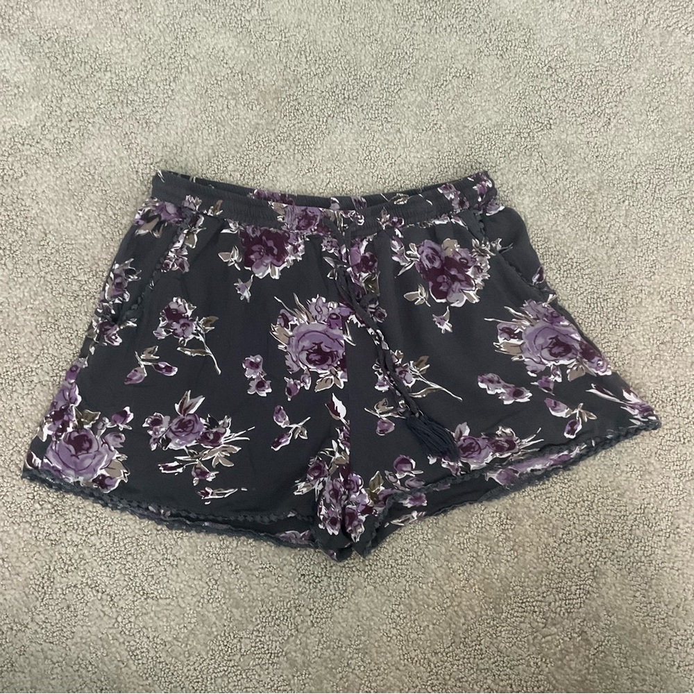 Angie Lightweight Grey, Purple Floral Spring Summer Shorts Size Large